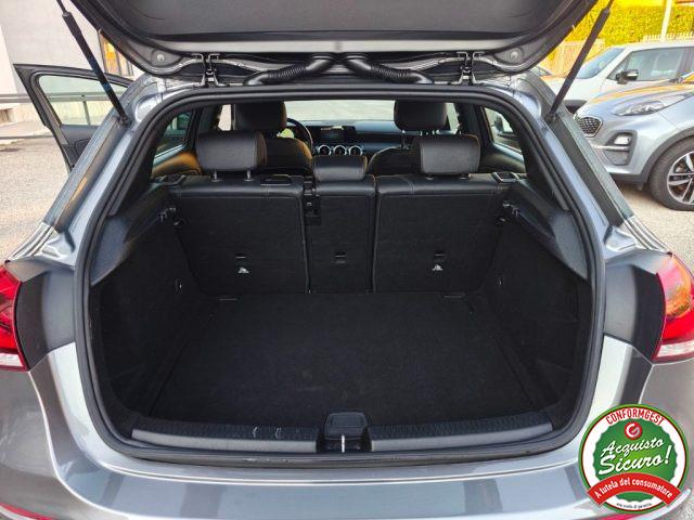 MERCEDES-BENZ A 180 d Automatic Premium