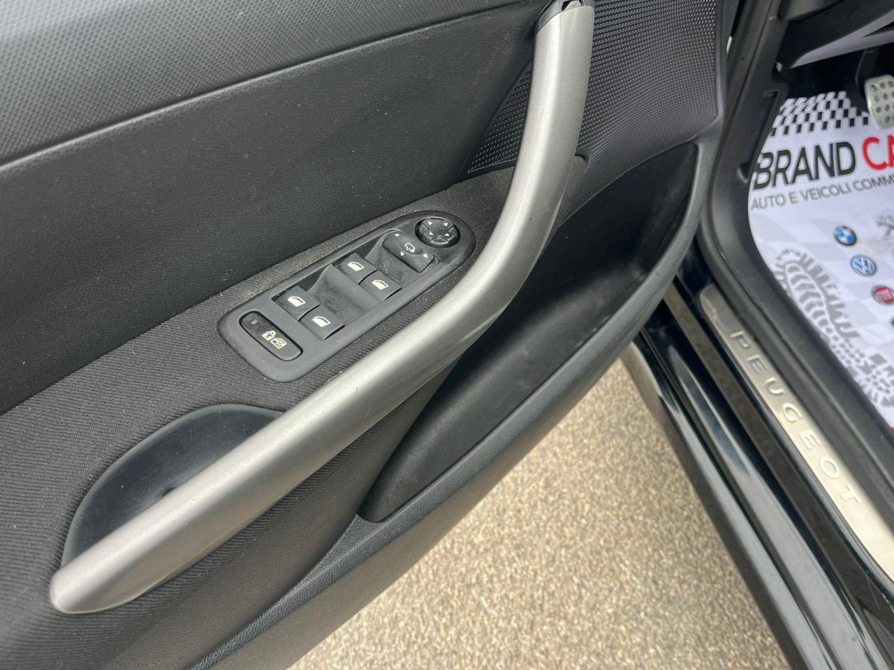 Peugeot 308 1.6 HDi SW Ciel Féline - 2011