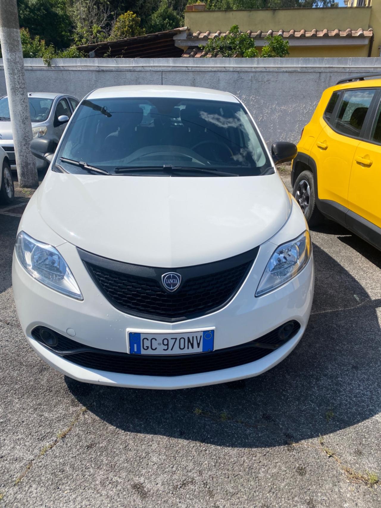 Lancia Ypsilon 1.0 Hybrid Ecochic