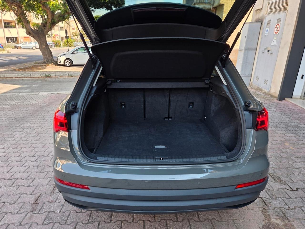 Audi Q3 35 TDI S tronic 150 cv Business