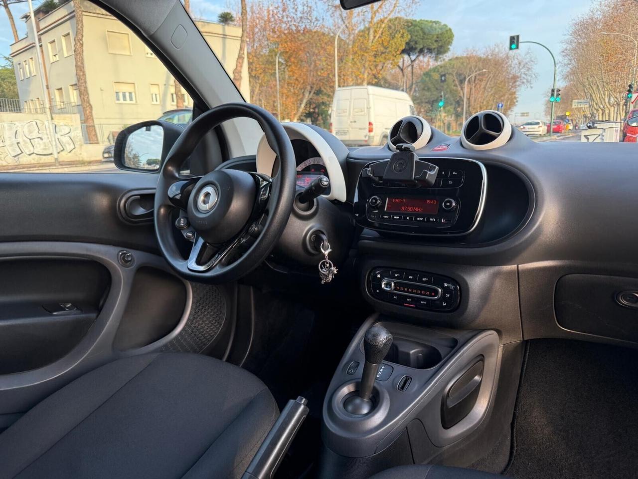 Smart ForTwo 1.0 71cv Coupe Clima cambio Auto fari nuovi