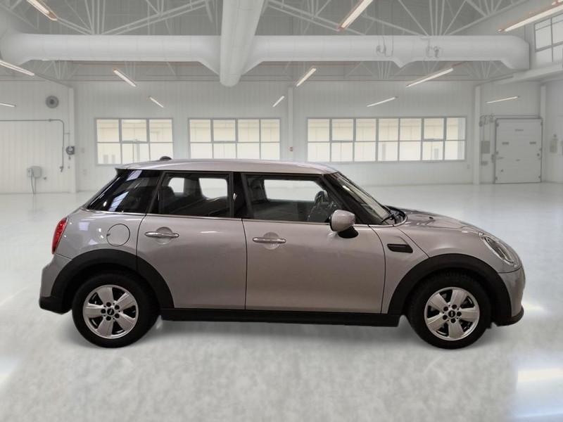 MINI COOPER ESSENTIAL AUTO 5 PORTE BERLINA