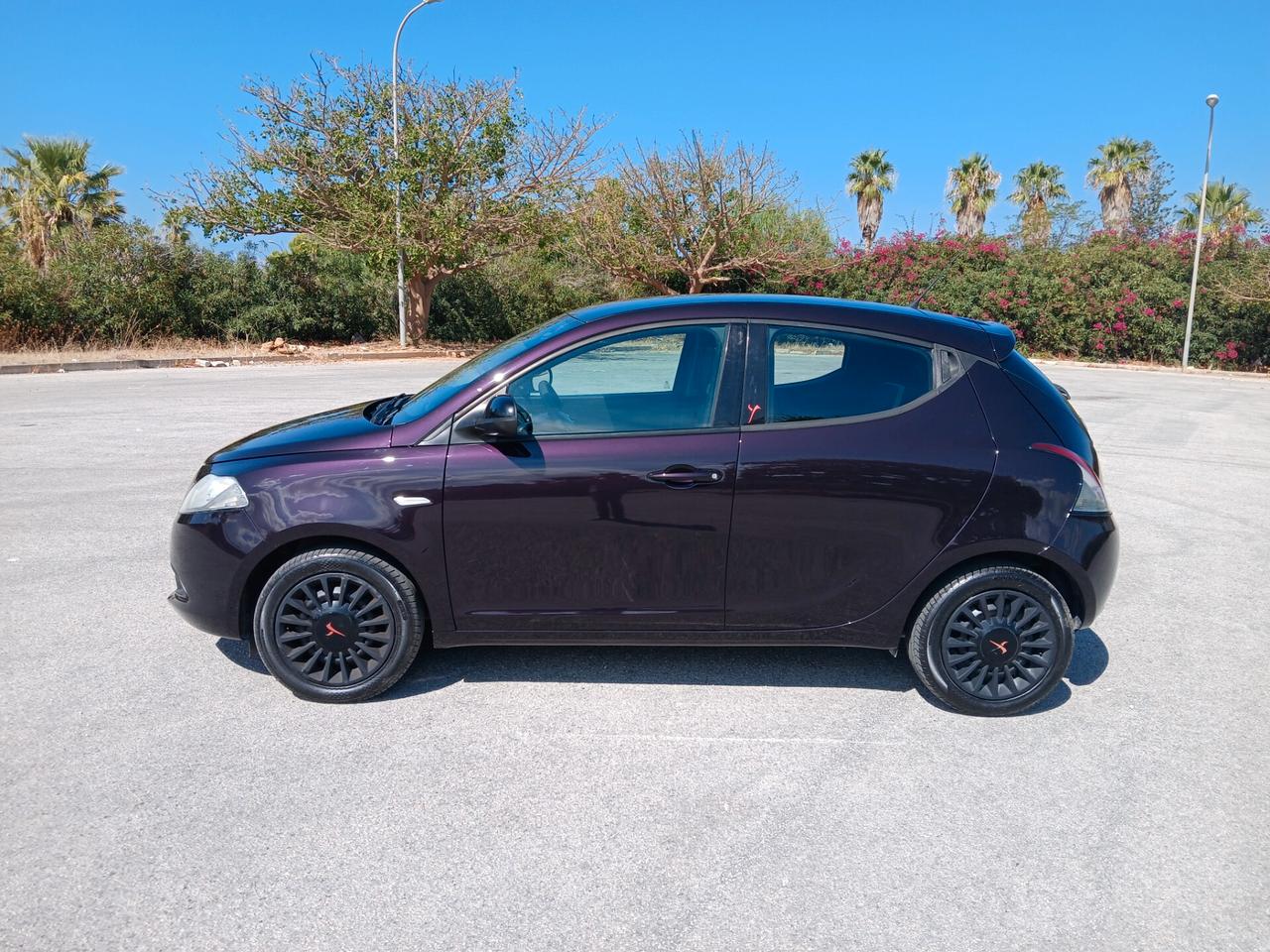 Lancia Ypsilon Silver
