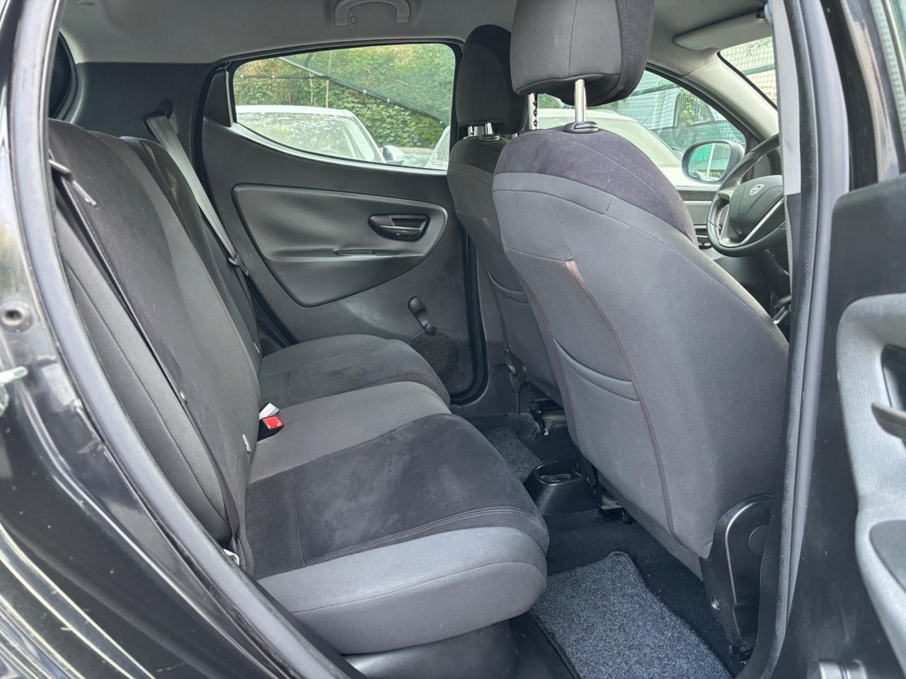 Lancia Ypsilon 5 porte Metano Ecochic OK NEOPATENTATI