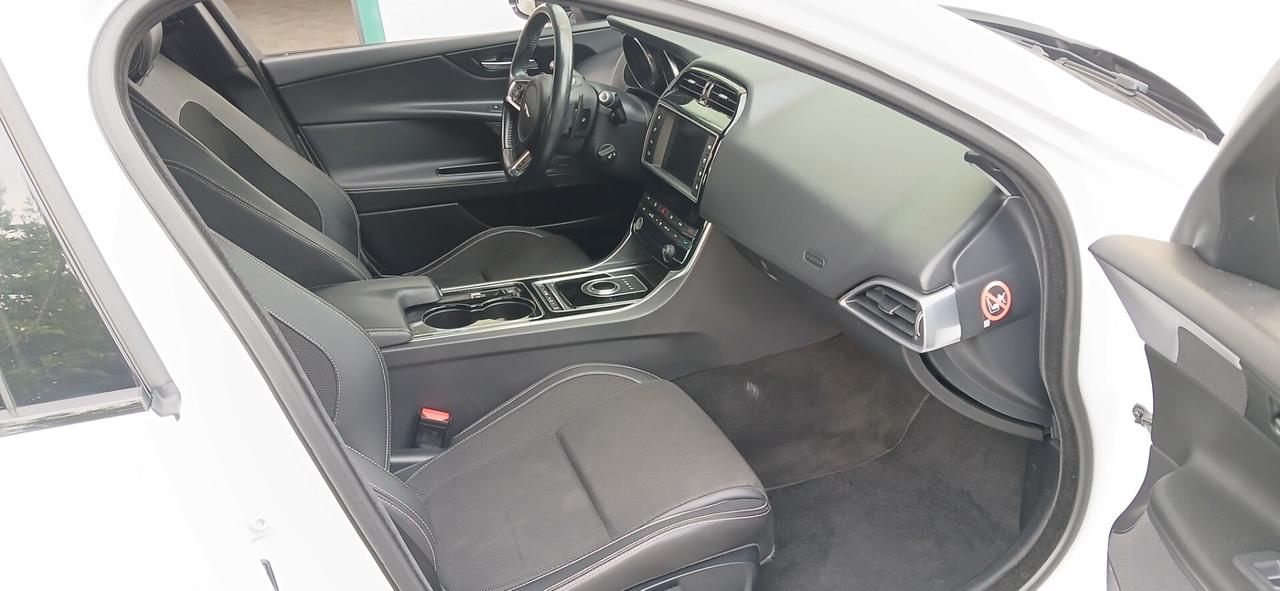 Jaguar XE 2.0 D 180 CV 4x4 AWD aut. R-Sport