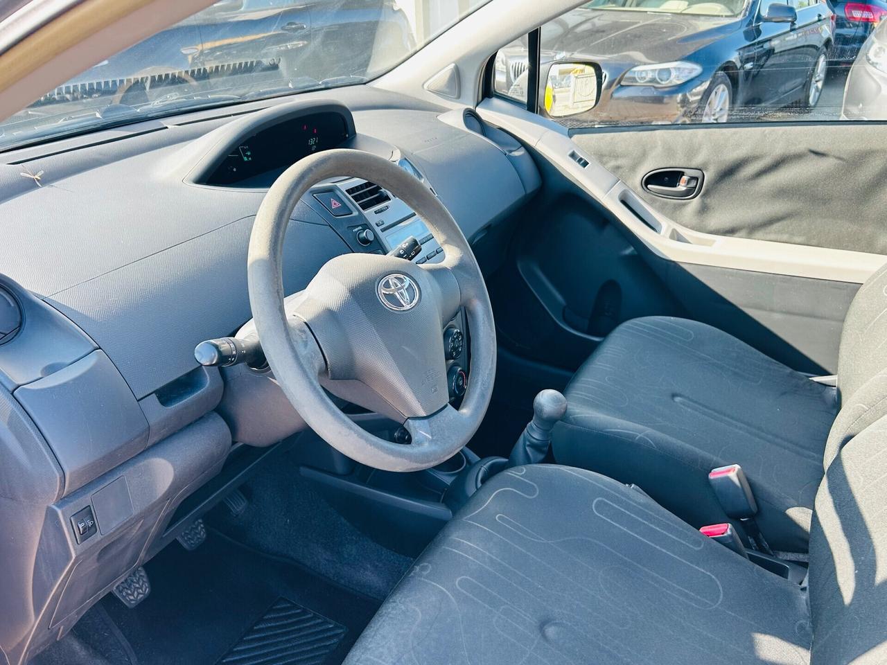 Toyota Yaris 1.0 3P Luxury pack