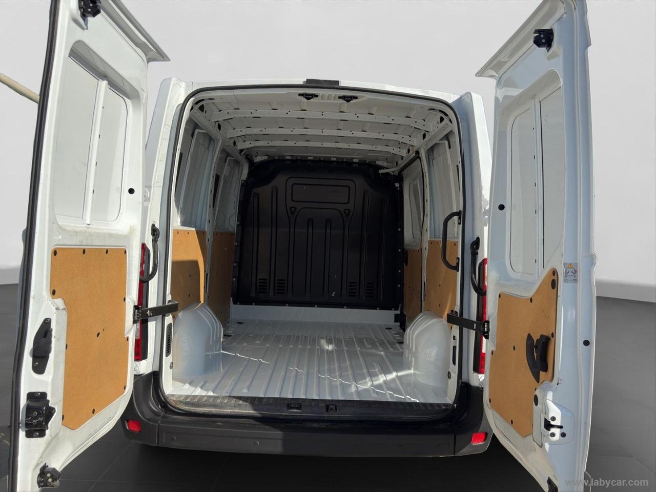 Master T28 2.3dCi135 PC-TM Furg. Ice