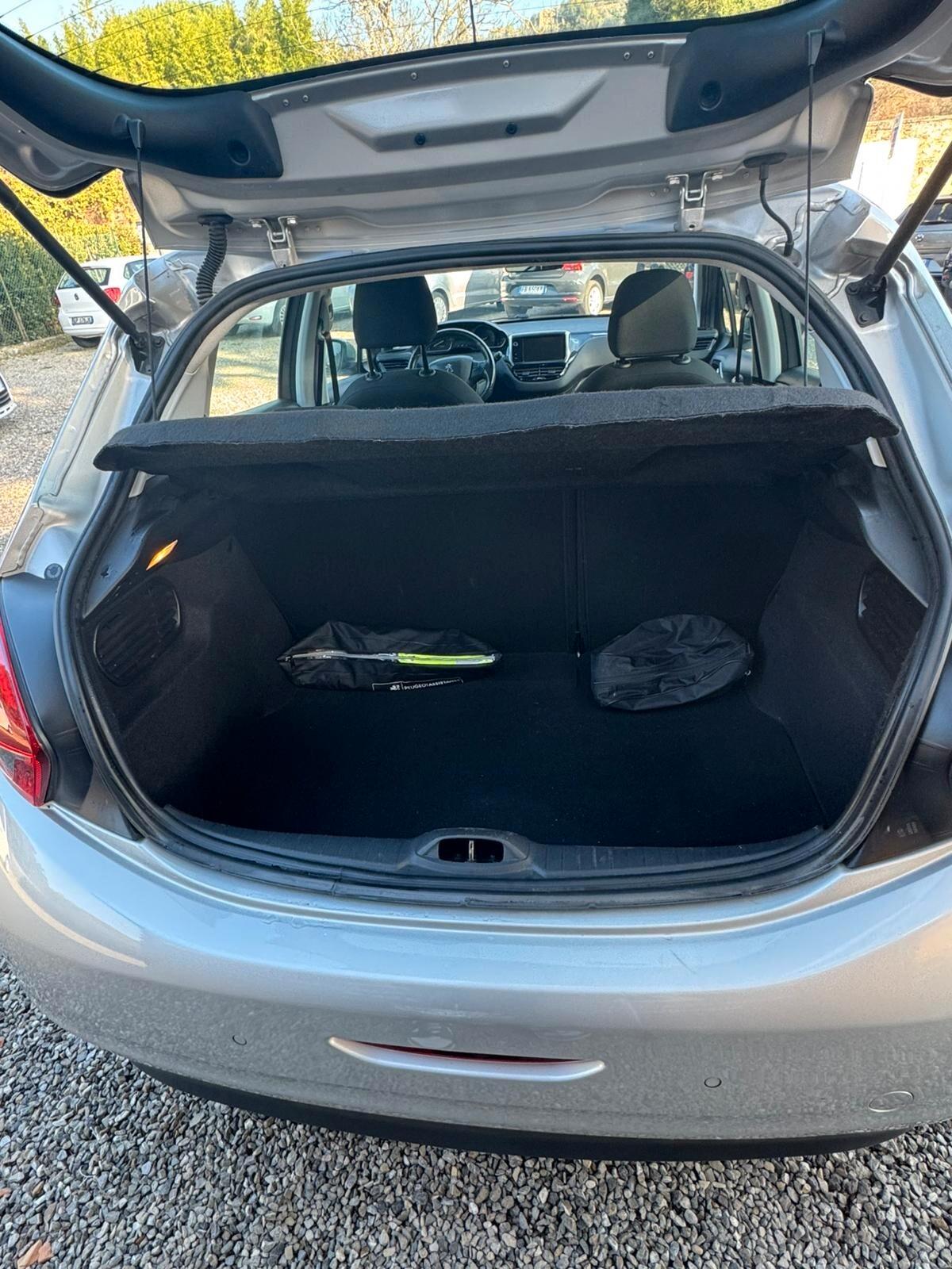 Peugeot 208 PureTech 82 5p. GPL Allure