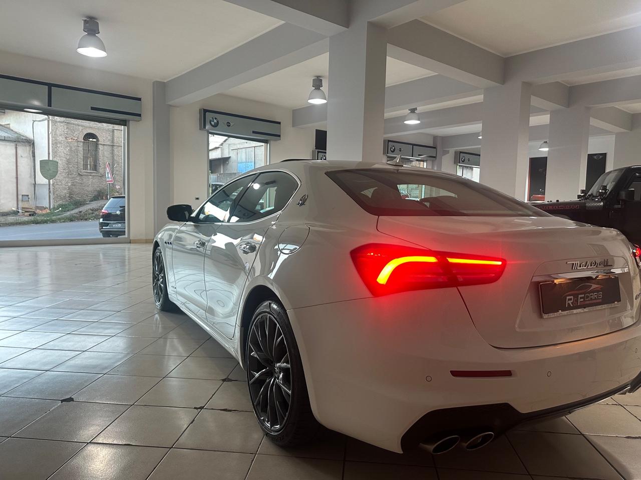 Maserati Ghibli L4 330 CV MHEV Gransport
