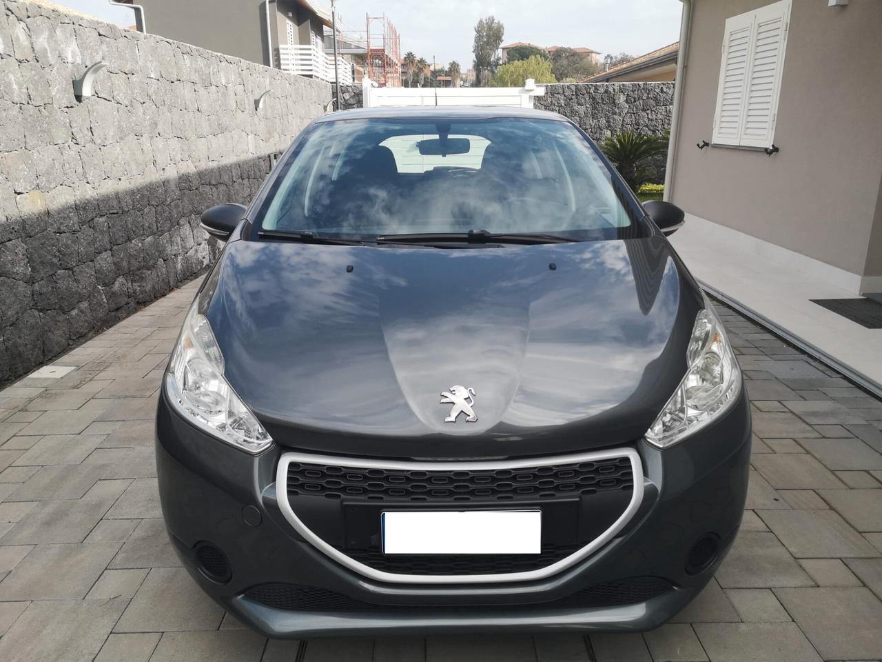 Peugeot 208 1.0 benzina 5 porte neopatentati