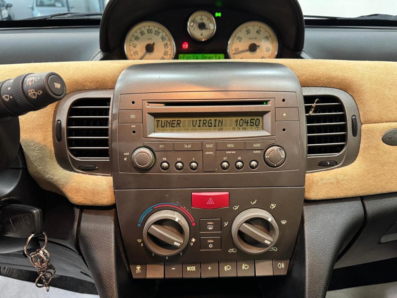 Lancia Ypsilon 1.2 16V Oro