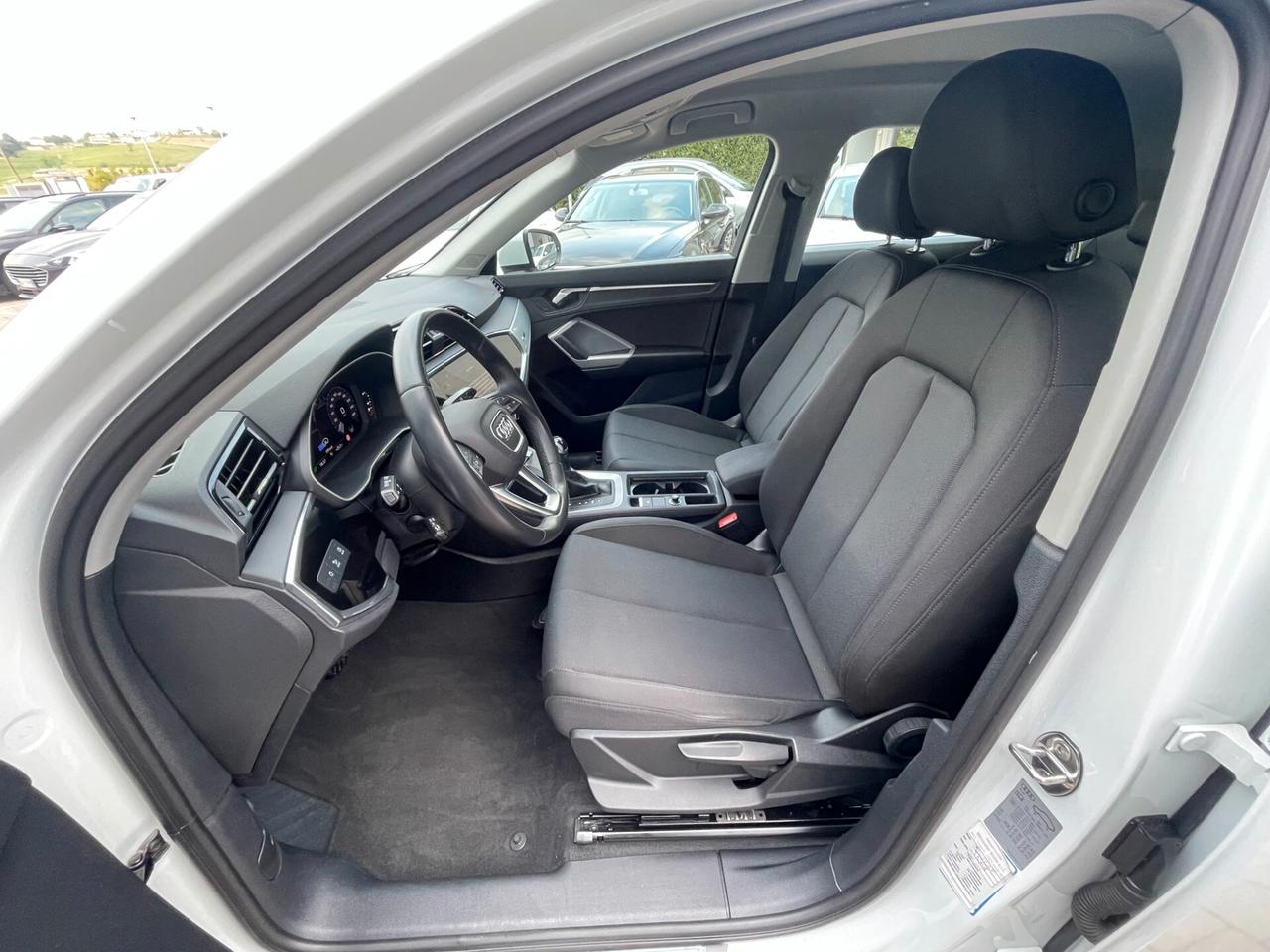 Audi Q3 45 TFSI e S tronic Business