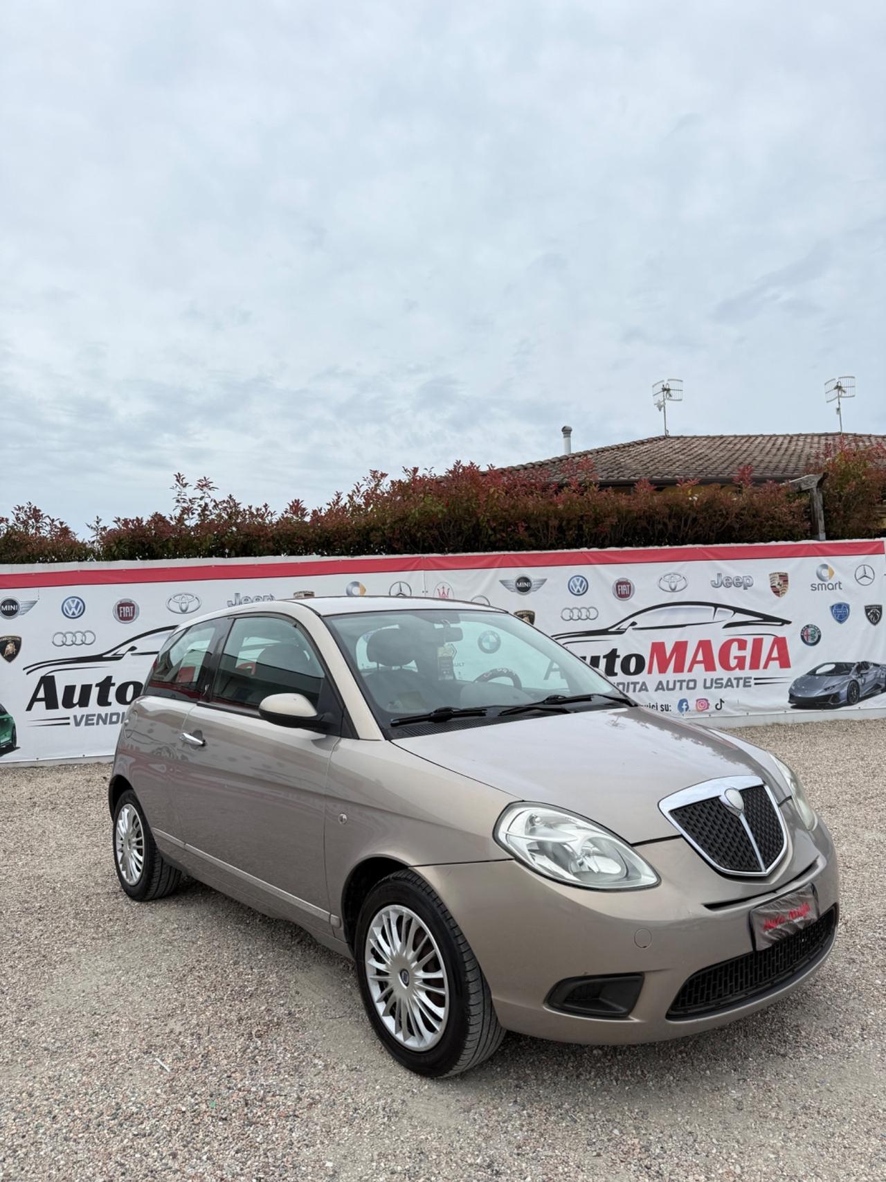 Lancia Ypsilon 1.3 MJT 75 CV Platino