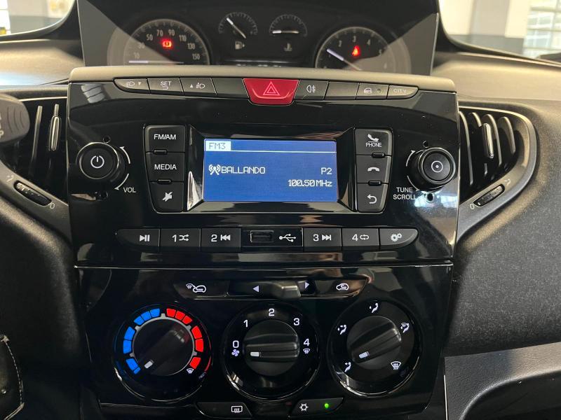 Lancia Ypsilon 1.2 GOLD KM 32000