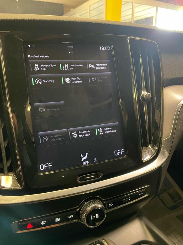 VOLVO V60 Cross Country D4 AWD Geartronic *led/telecam/pelle*