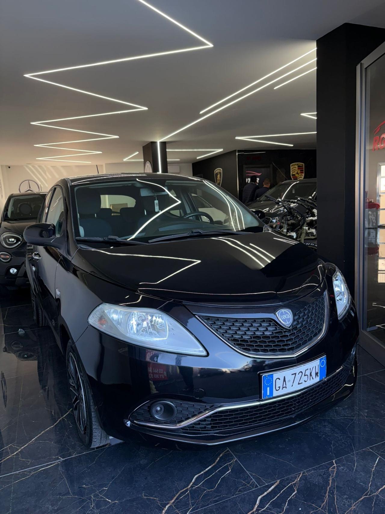 Lancia Ypsilon 1.2 69 CV 5 porte S&S Platinum