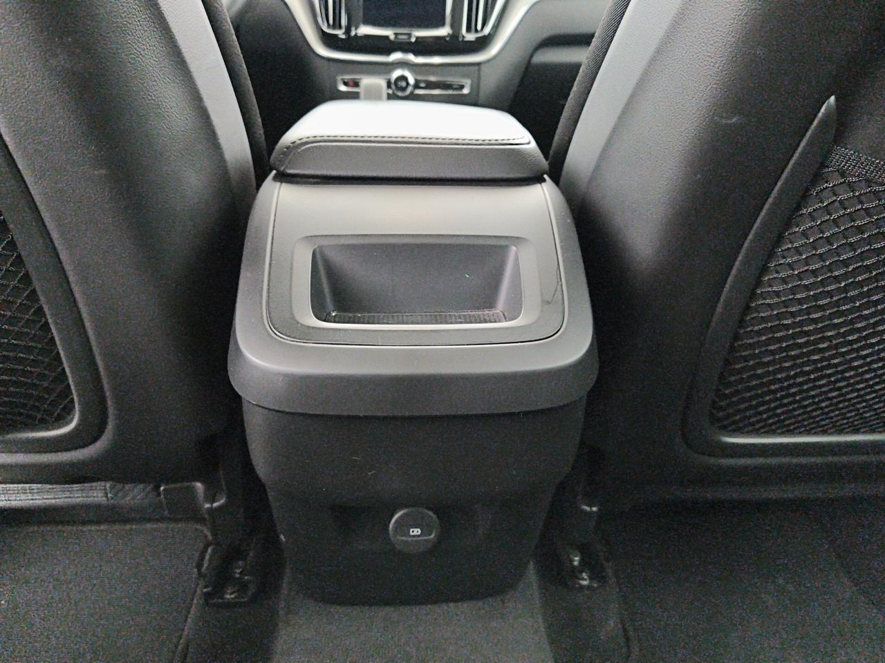 Volvo XC60 2.0 b4 Momentum Pro