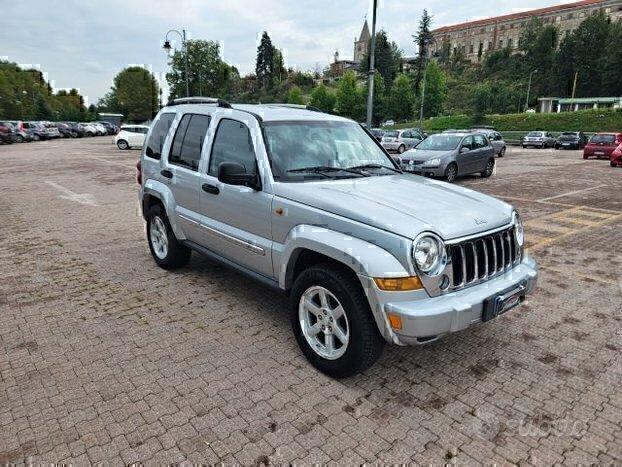 Jeep Cherokee valutiamo usato /scambio