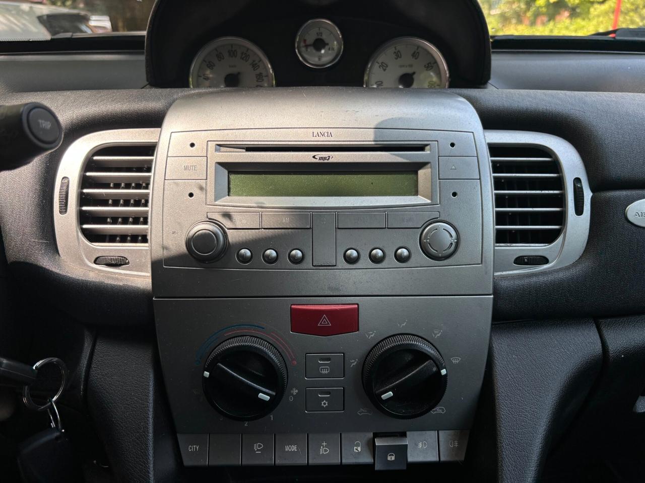 Lancia Ypsilon 1.3 MJT 75 CV Platino