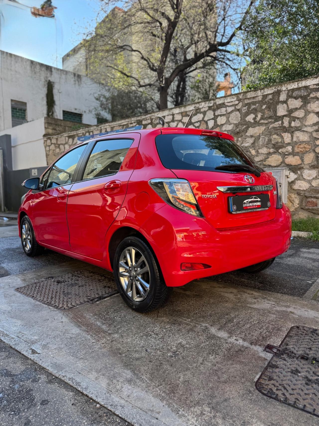 Toyota Yaris 1.0 5 porte Lounge NEOPATENTATI