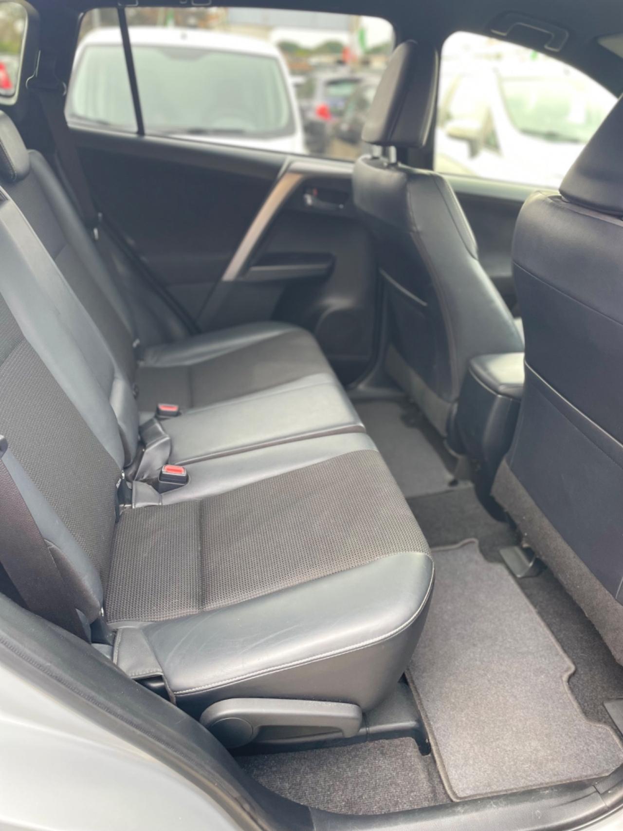 Toyota RAV 4 RAV4 2.0 D-4D 2WD Lounge