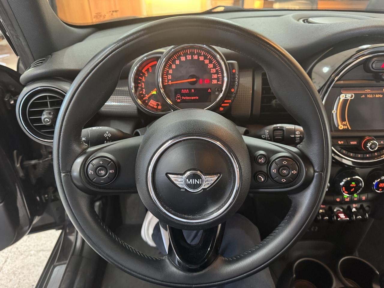 Mini Cooper D Businiss XL 1.5 dci 5 porte Navi.
