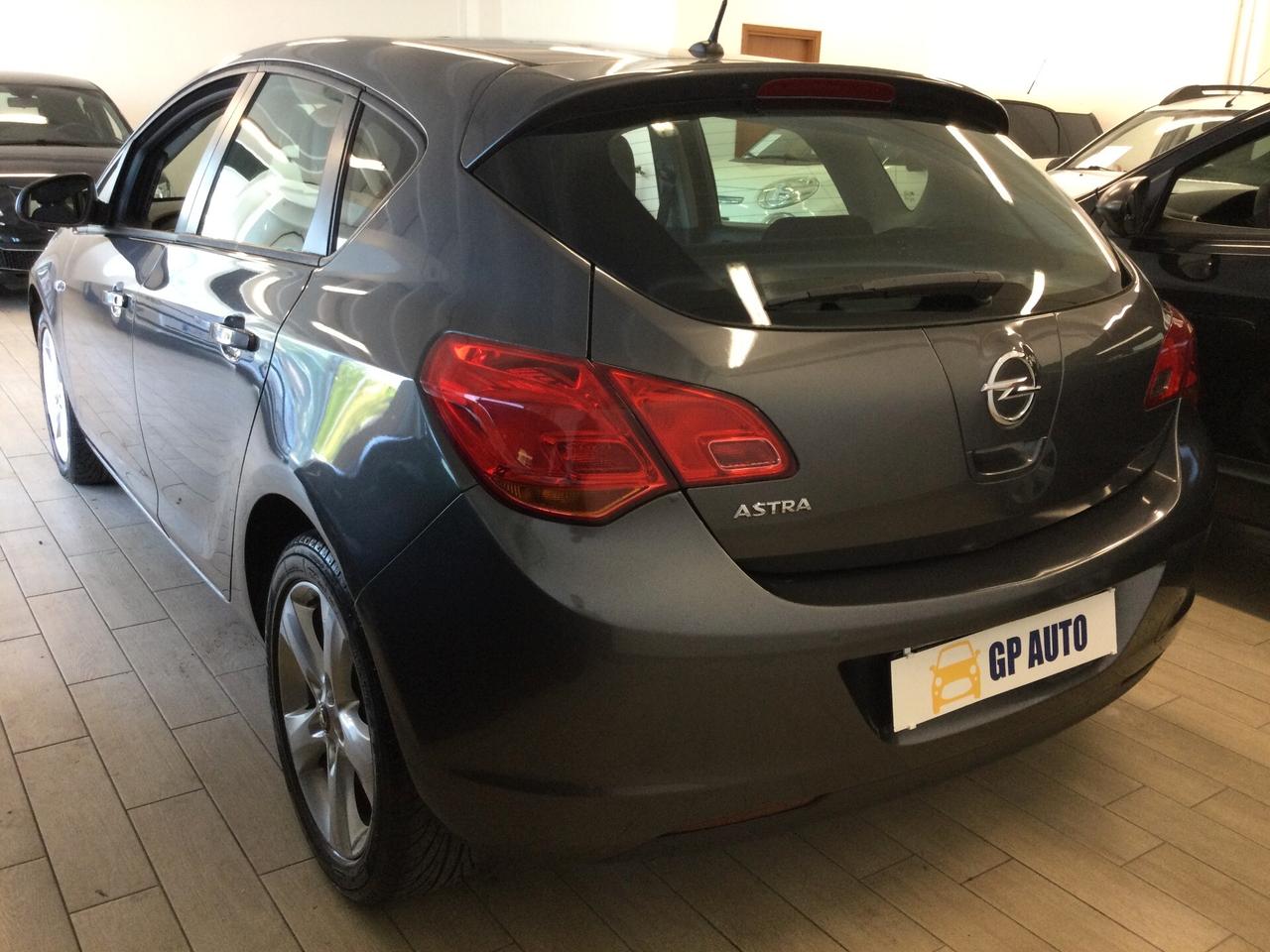 Opel Astra 1.4 100CV 5 porte Cosmo