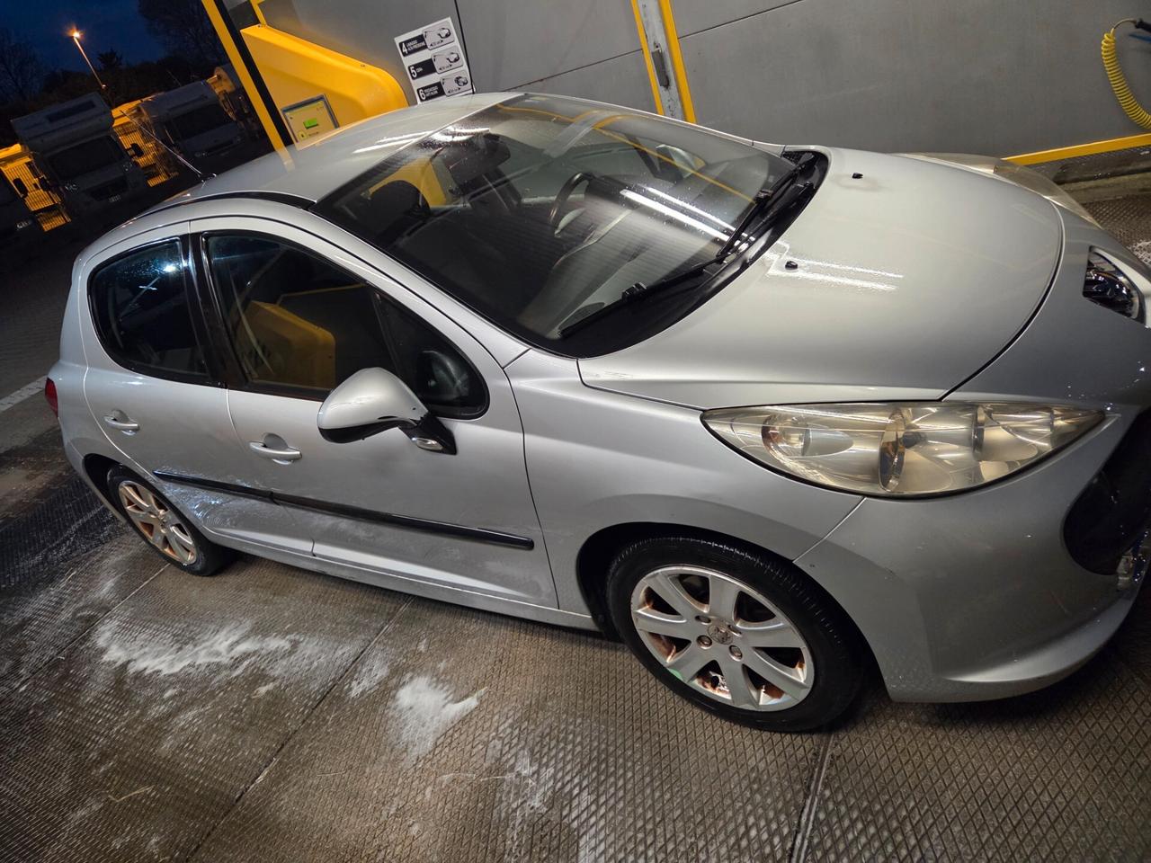 Peugeot 207 1.6 HDi 90CV 5p. 2008