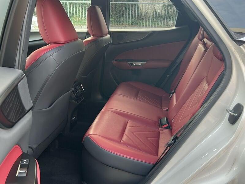 Lexus NX Hybrid Luxury 4WD