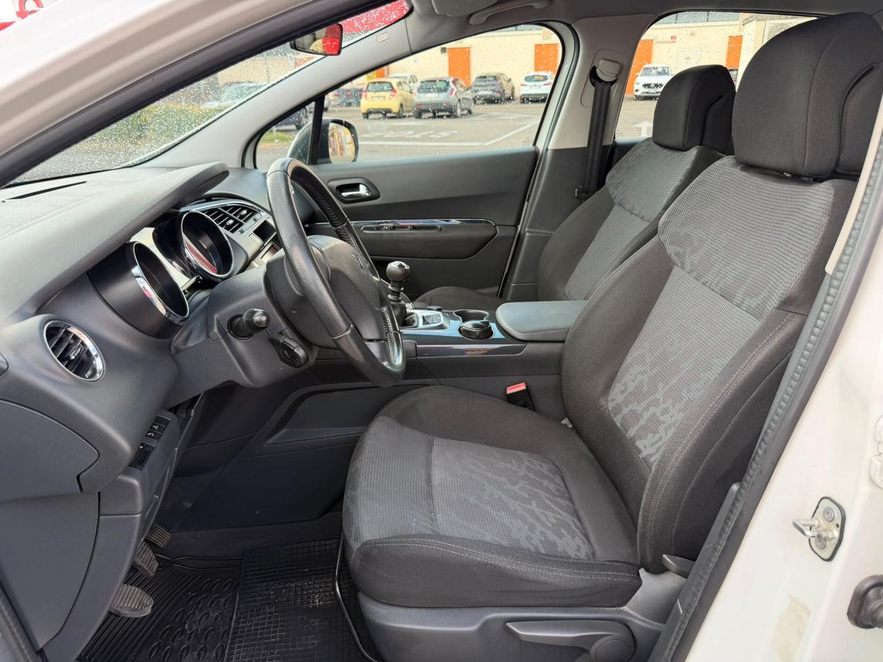 Peugeot 3008 1.6 HDi 110CV -diesel -2010