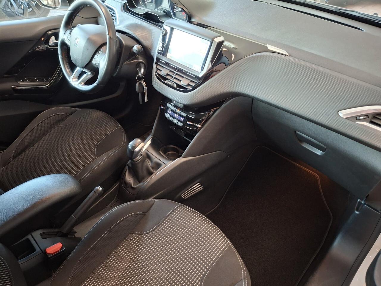 Peugeot 208 *5p 1.2 *NEOPATENTATI*TAGLIANDI CERTIFICATI