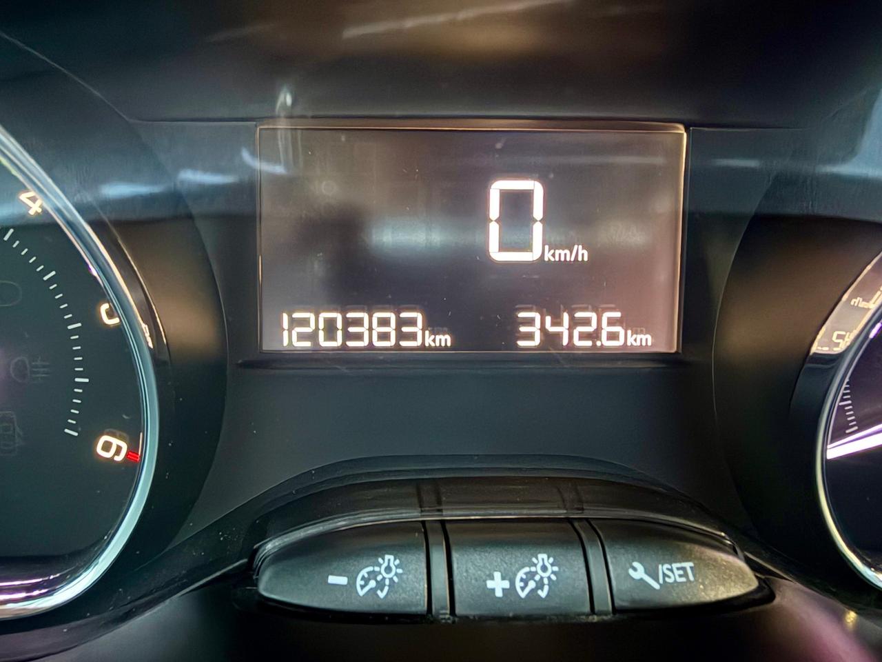 Peugeot 2008 1.6 e-HDi 2014 120.000km per neopatentati