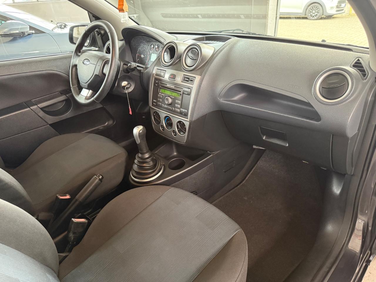 Ford Fiesta 1.4 TDCi 5p. Ghia GRANDINATA