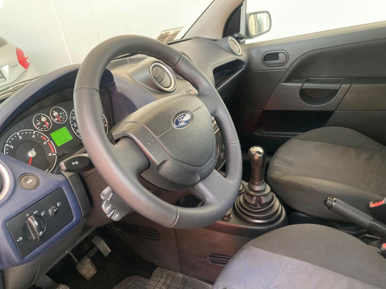 Ford Fiesta 1.4TDCi 5p. Ghia per neopatentati