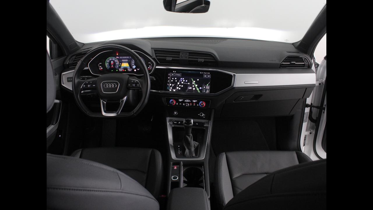 Audi Q3 45 TFSI E S TRONIC