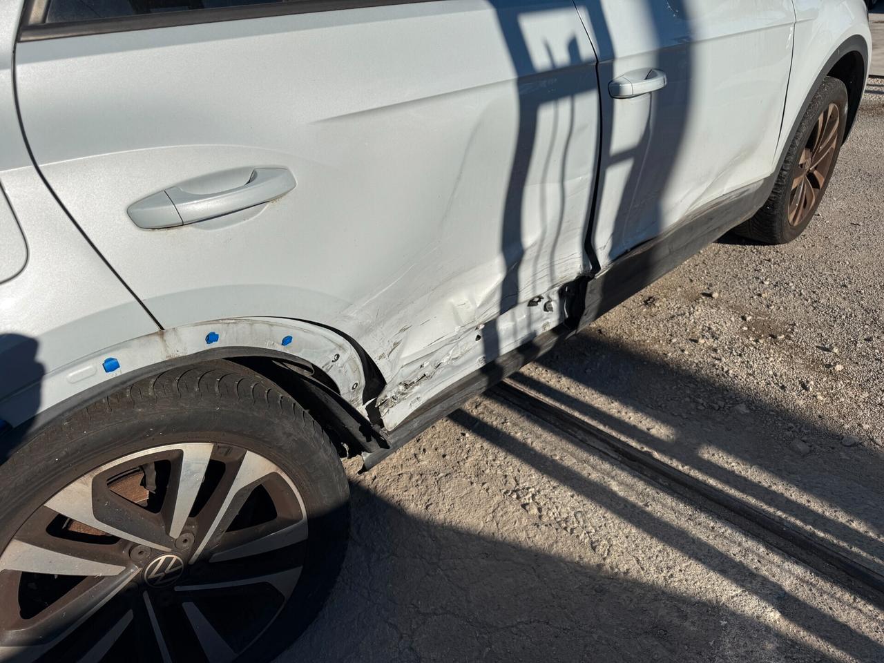 VOLKSWAGEN T-ROC 2021 1.0 BENZINA 110CV *SINISTRATA