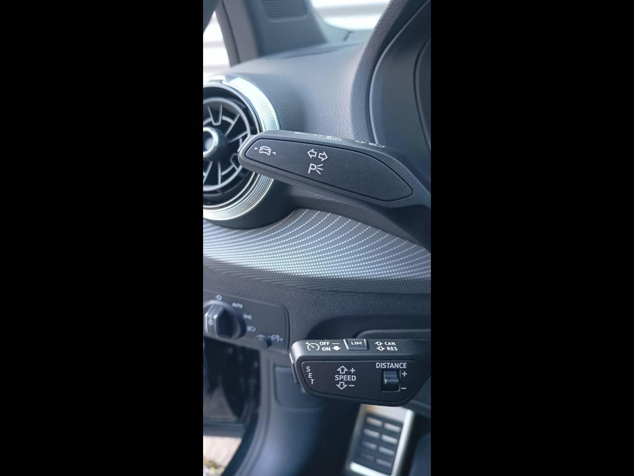 AUDI Q2 35 TDI S-TRONIC S-LINE