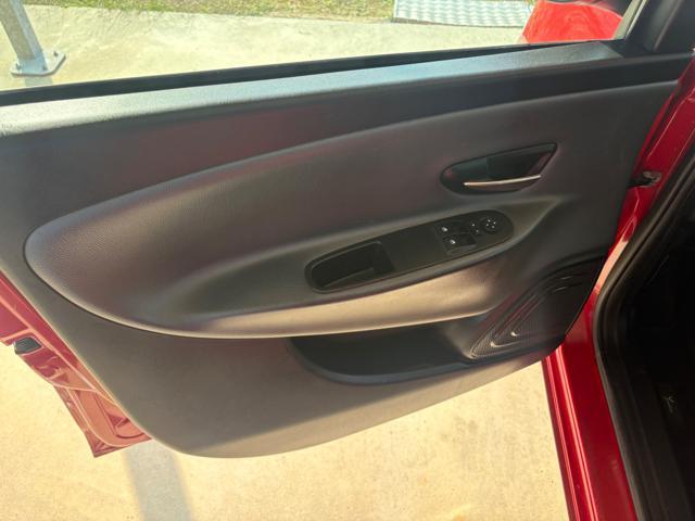 LANCIA Ypsilon 0.9 TwinAir 85 CV 5 porte S&S DFN Gold AUTOMATICA