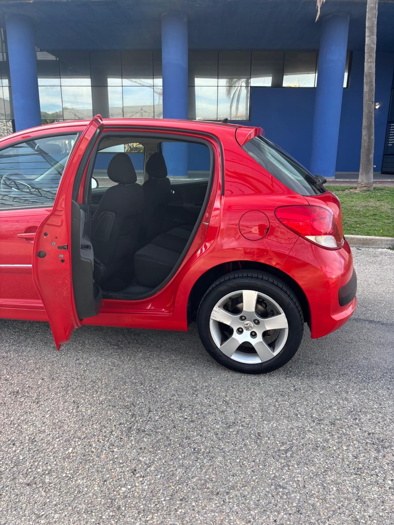 Peugeot 207 NEOPATENTATI