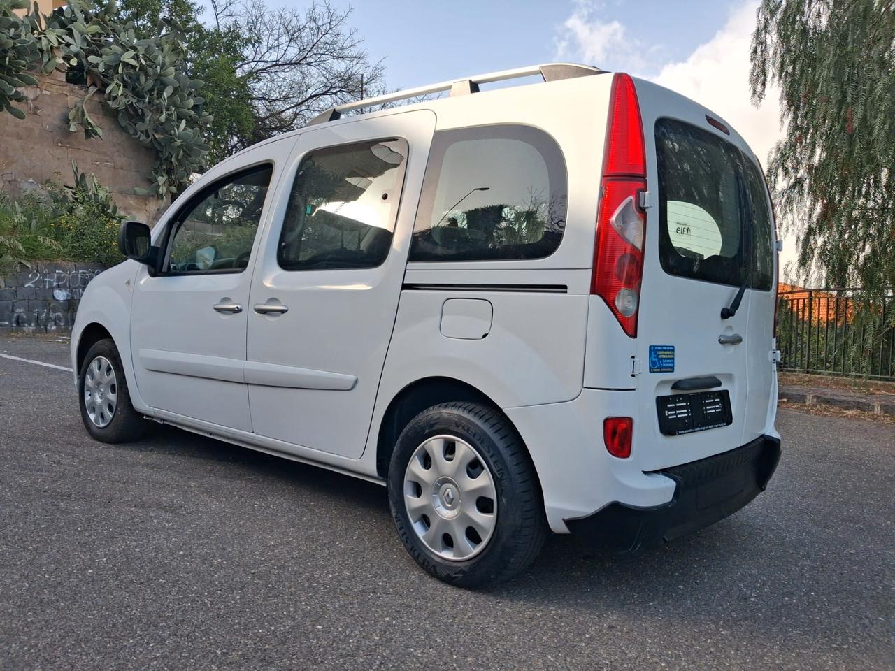 Renault Kangoo Pianale ribassato con rampa disabili in carrozzina