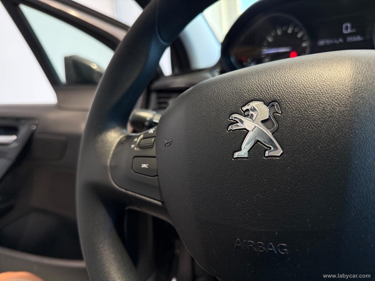 PEUGEOT 208 PureTech 82 5p. Allure