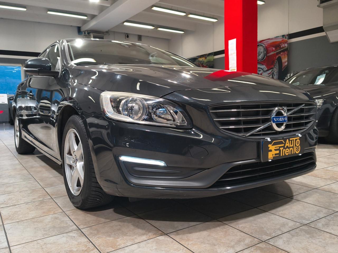 Volvo V60 D2 R-design Momentum 139.000km