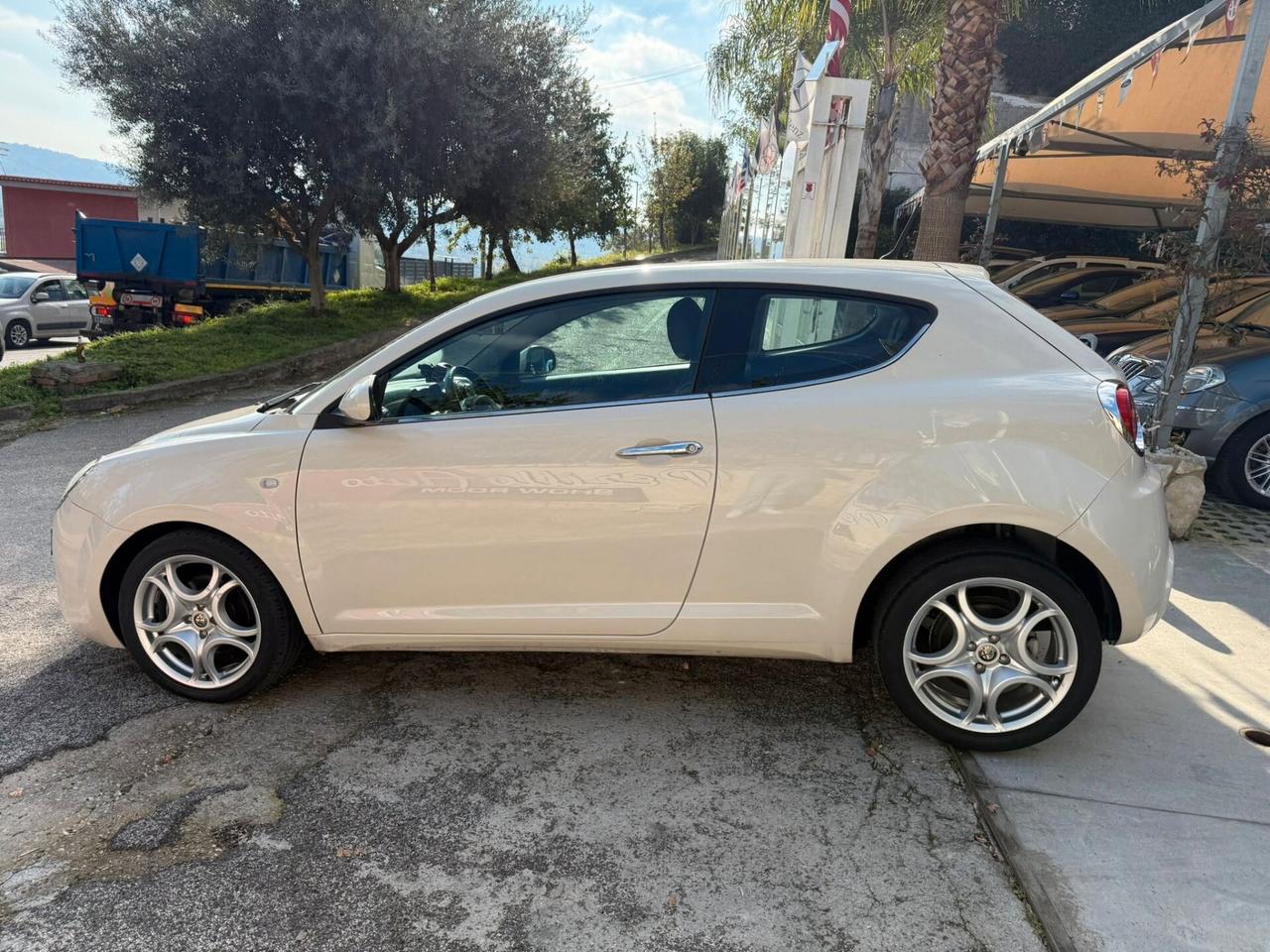 Alfa Romeo MiTo 1.6 JTDm-2 S&S Distinctive Sport Pack