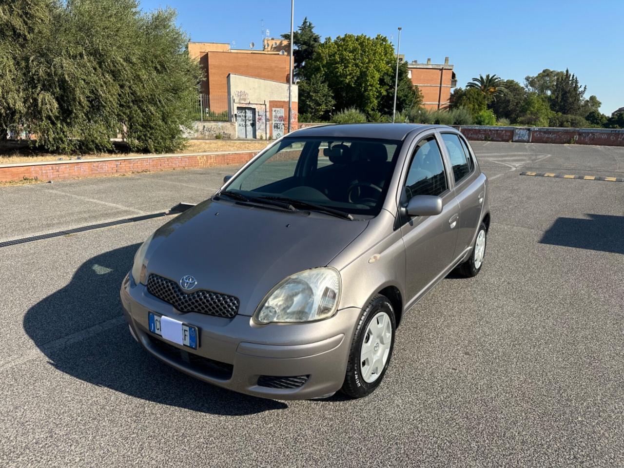 Toyota Yaris 1.0i 5p Sol