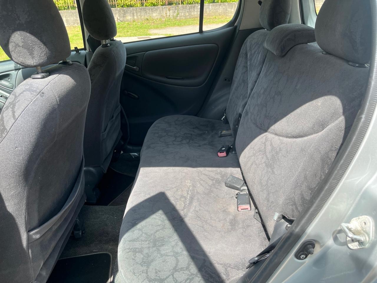 Toyota Yaris 1.3i 16V cat 5 porte Luna