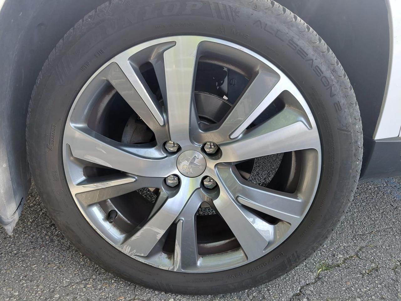 Peugeot 2008 Allure 1.6 Blue HDI 100 #10511