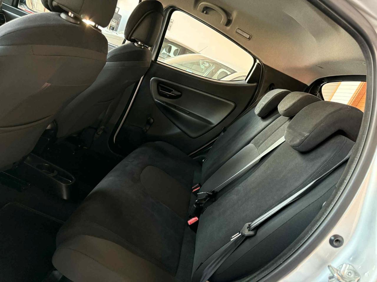 Lancia Ypsilon 1.2 69CV 5 porte Platinum NEOPATENTATI