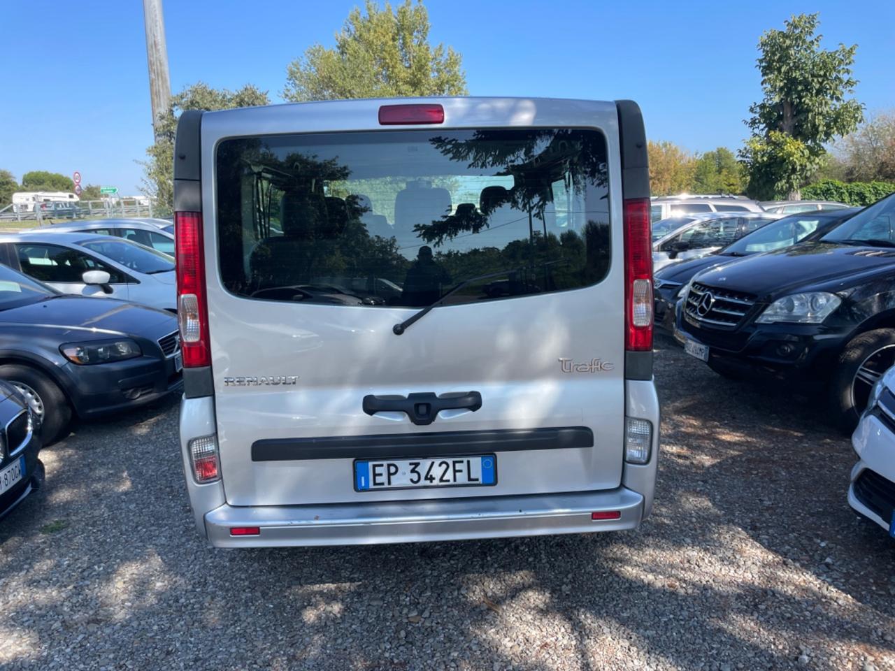 Renault Trafic T27 2.0 dCi/115 PC-TN Passenger Limousine DPF