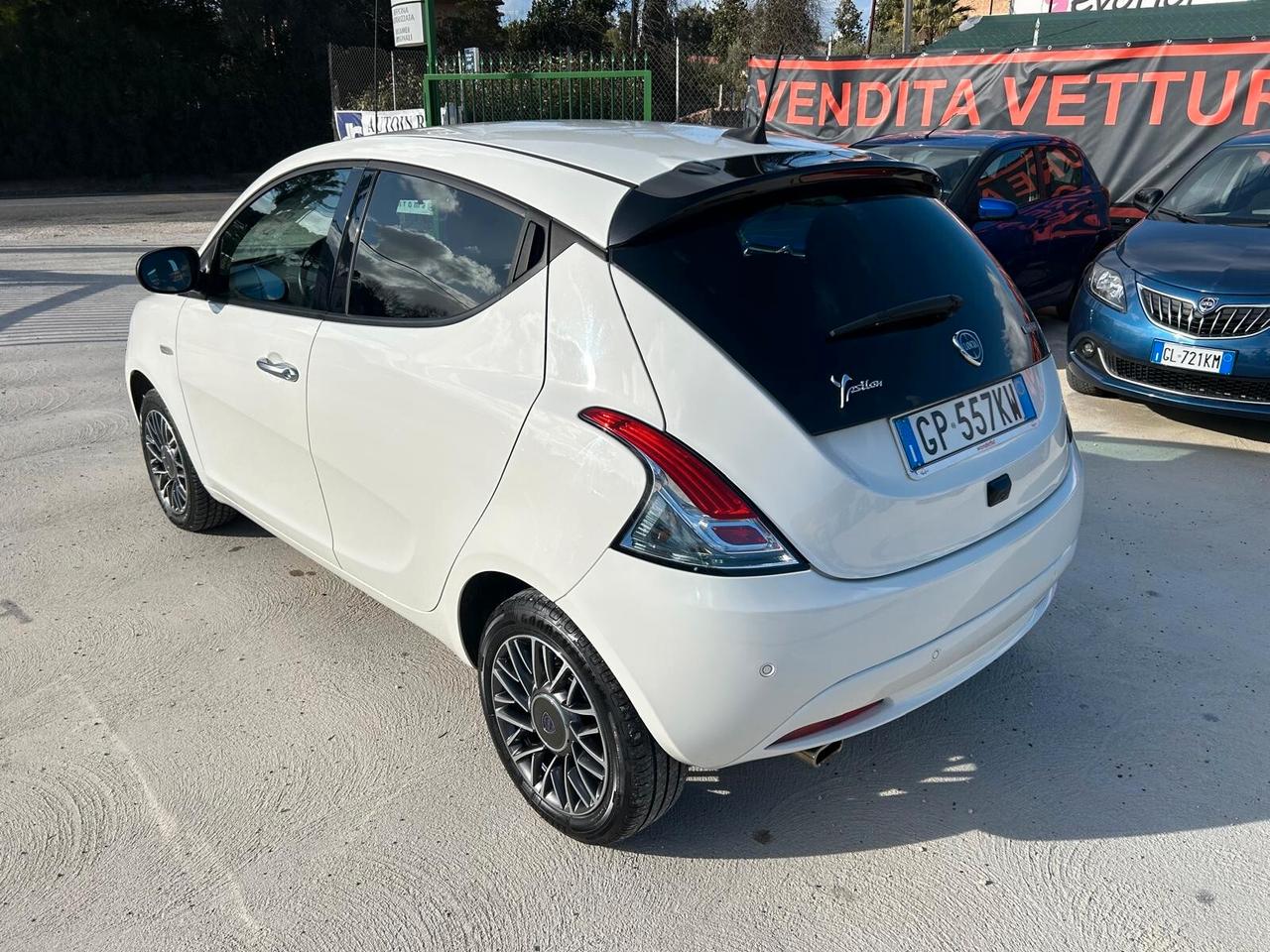 Lancia Ypsilon 1.0 FireFly 5 porte S&S Hybrid Gold
