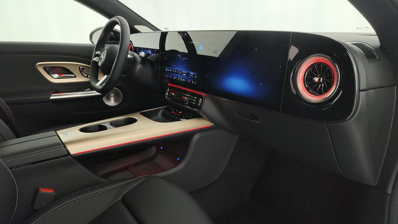 Mercedes-Benz CLA 250+ con tecnologia EQ